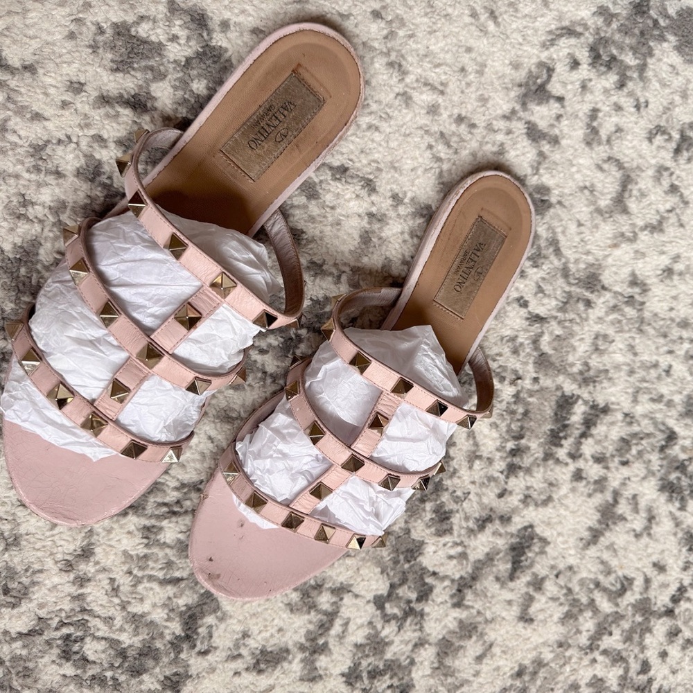 Valentino Garavani Pink Rockstud Leather Slide Sandals - Picture 3 of 12